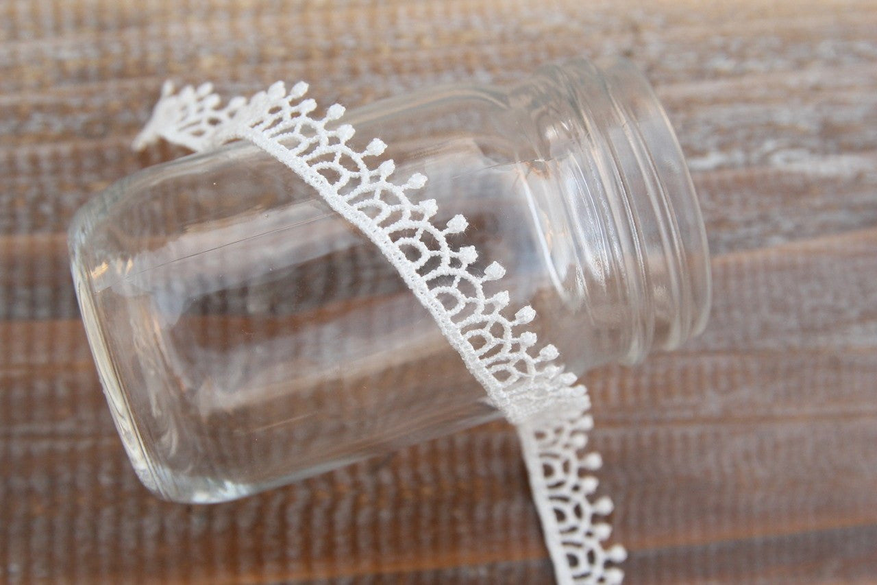 4 yards- 3/4" Half Snowflakes Lace