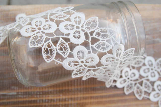 3 yards- 2.5" Endless Daisy lace