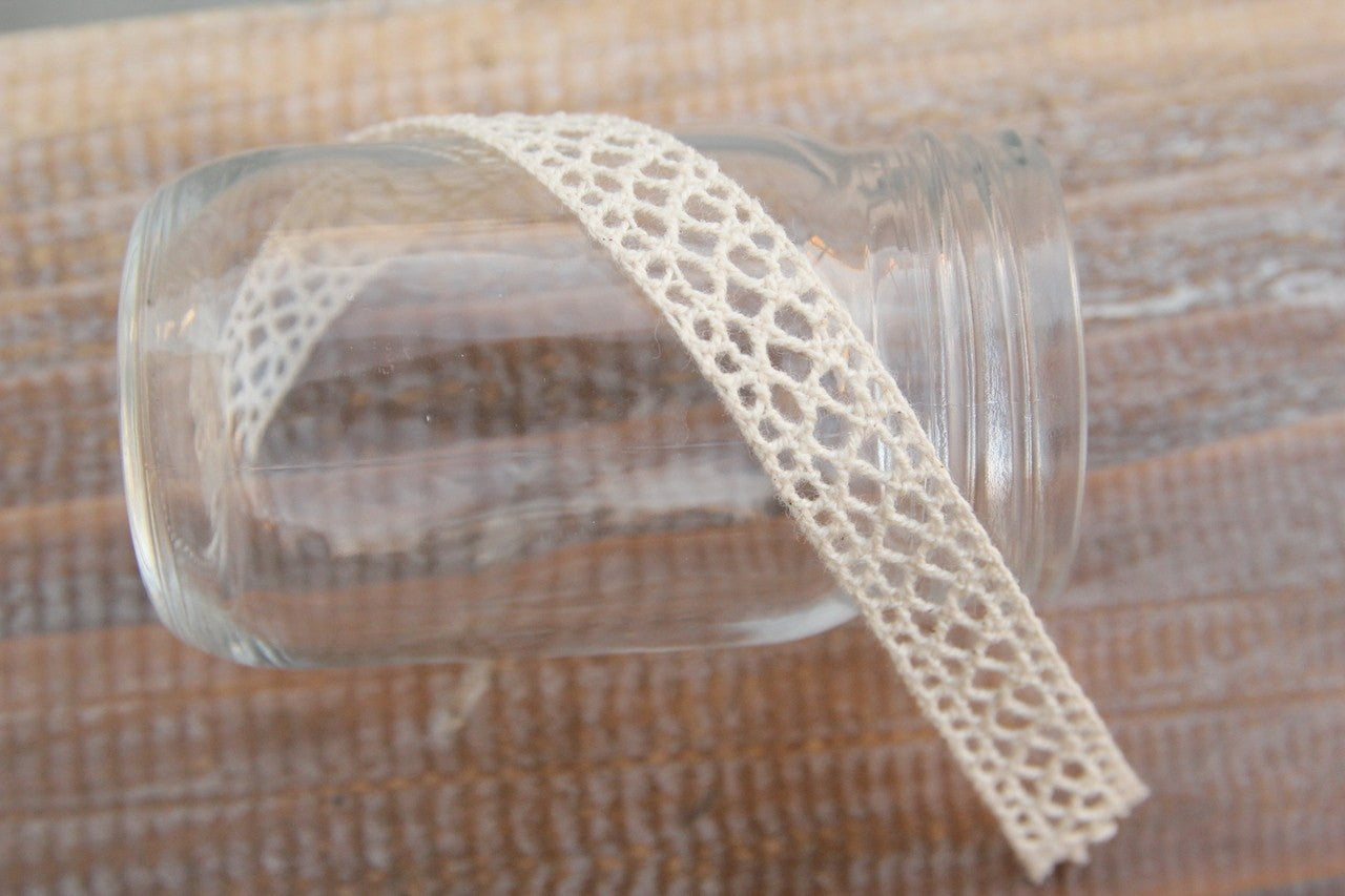4 yards- 3/4" Ivory Web Pattern Lace