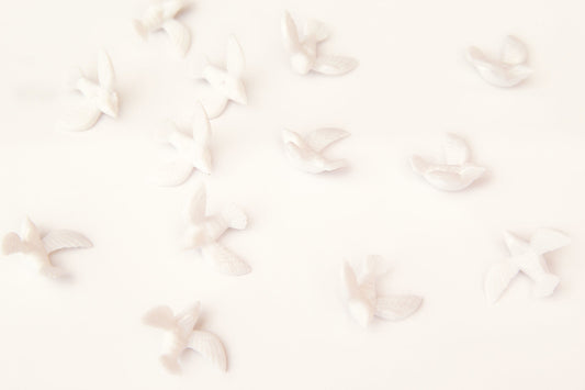 24 pcs- White Doves (Plastic)