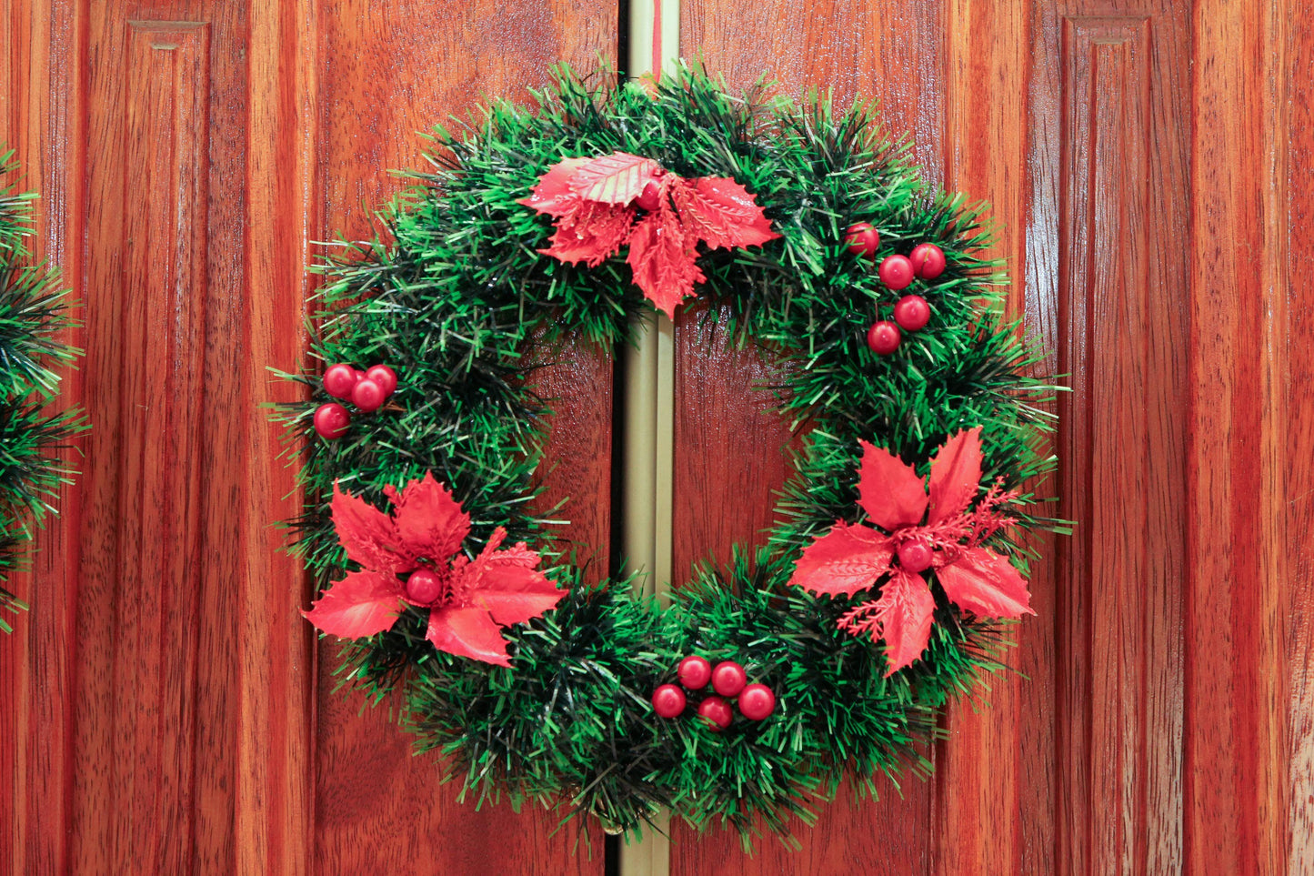 Small Artificial Christmas Wreath with Leaves & Berries